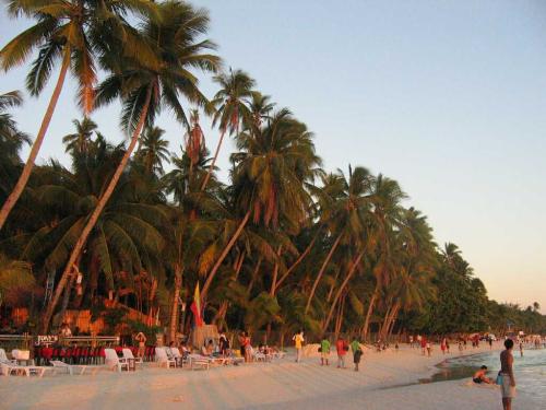 Boracay - Boracay island is situated in the Philippines and set amongst crystal clear bluewaters and find powder white sand.