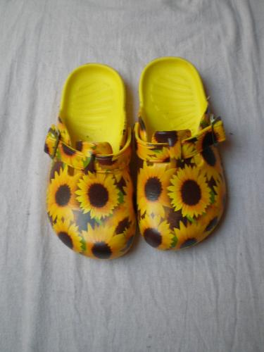 Yellow sunflower clogs - They do feel a bit odd and they look a bit odd, but they are very comfy.
Sometimes function is more important than fashion. Yellow sunflower clogs - They do feel a bit odd and they look a bit odd, but they are very comfy.
Sometimes function is more important than fashion.