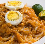 pancit palabok - delicious pancit palabok big noodles with kalamansi