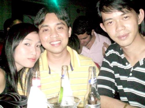 you'll find us in the club.:D - she with my boyfriend and andre, my friend's boyfriend.. chilaxing.