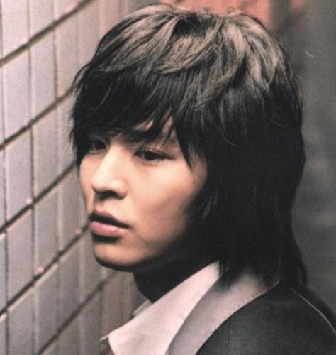 Kim Jung-Hun  - one of my favorite .He is from korea,born on Jan.1980,179cm.With his purest smile ,he is sooooooo wonderful and handsome.What's even more special about him is that he was accepted by soul university to be a doctor by ranking the first place in Soul. He is made to be nice-looking,smart and attractive.
