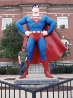 This is the superman statue that stand in Metropol - This is the coolest thing I have seen. In the city that Clark Kent lived there stands a statue of Superman and it is awesome.