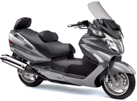 Suzuki Burgman 650 - Look at this thing its beautiful. I bet its crazy fast and smooth. Its buff for a scooter.