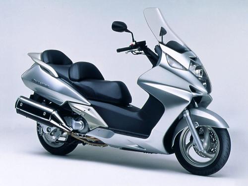 Honda Silverwing Scooter - Here's another scooter I knock someone out to have :P. Naw not really but its nice. I've sat on one at the dealership drooling over it. Its very heavy and it has a gas PEDAL. That was neat.