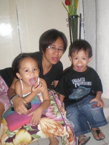 my sister and her adorable kids - i so love my sister and her cute kids....aren't they?whenever they joke around,you jst can't stop laughing..