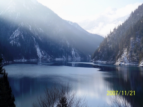 amazing Jiu Zhai Gou - Jiu Zhai Gou is in chengdu sichuan province of china. it is a amazing places with beautiful natural scenery, green and clear water and colorful leaves in the autumn. it is like a paradise .