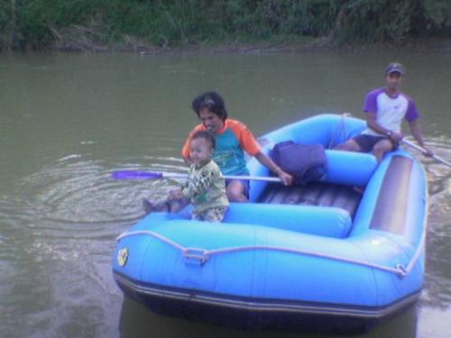 Go Raft Bening..Yo Hoo - Bening and her father practice rafting in the morning - Lampung