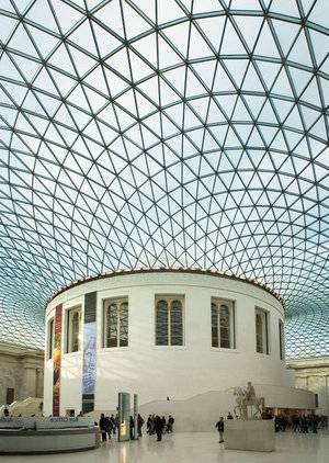 travel - London museum houses around 1.1 million objects representing London's history, archeology contemporary culture.