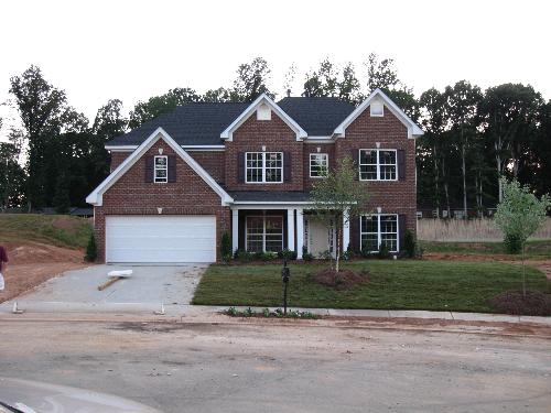 Homes - This is Shara's new home in New York City. It's very nice and spacious. She told me that I'm welcome to stay when I get to USA. She told me a lot of beautiful stuff- the floor, the rugs, the windows, swimming pool, golf course. It's a product of her hard work... very nice.