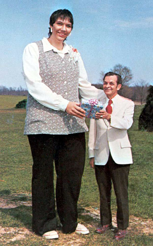 Worlds Tallest Women - Sandy Allen Worlds Tallest Women - Sandy Allen