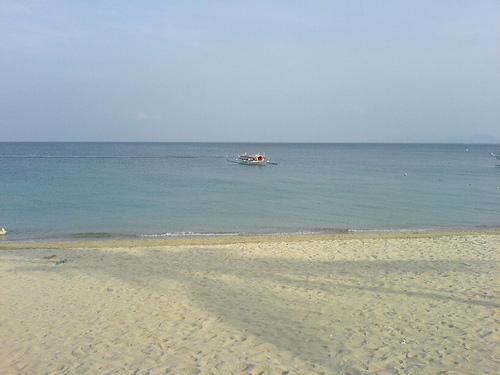 Puerto Galera - In the course of time, several hotels, resorts, inns and restarants have mushroomed within the area. Upon arrival, visitors board any of the waiting bancas that ferry passengers across the sorounding waters and into the various resorts dotting the coastline.