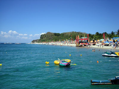 Puerto Galera - Among the famous beached in Puerto Galera are Sabang Beach and White Beach, which have an active nightlife with numerous bars and restaurants. both beached also have an array of first-class and econom-class accomodations.