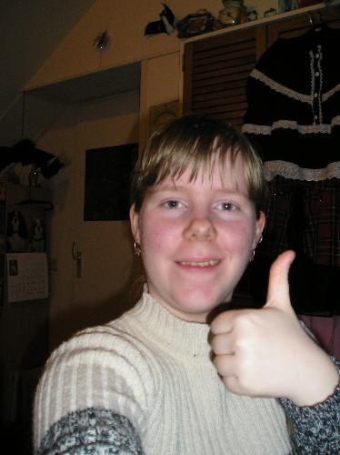 Thumbs up! - I used this picture in a digital learning environment when a child gave the good answer. Giving children praise is important and every good pc game for kids has praise built in. They liked this very much because the picture made it very personal. It was a lot of fun.