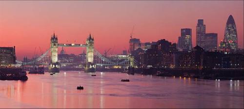 thames - Thames river is a major river flowing through London. Tourist boats are a major attraction on this river. Various sights such as Big Ben and House of Parliament is visible.
