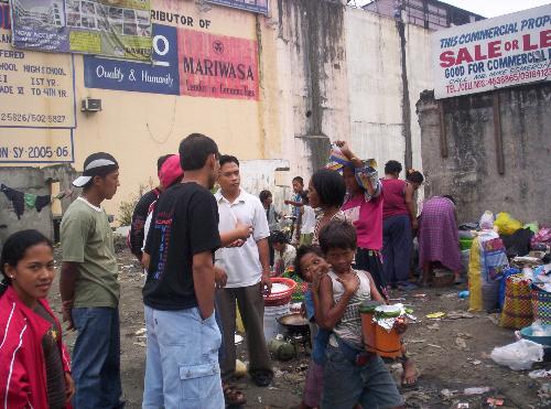 Feeding the Badjaos - Badjaos in Bacoor
