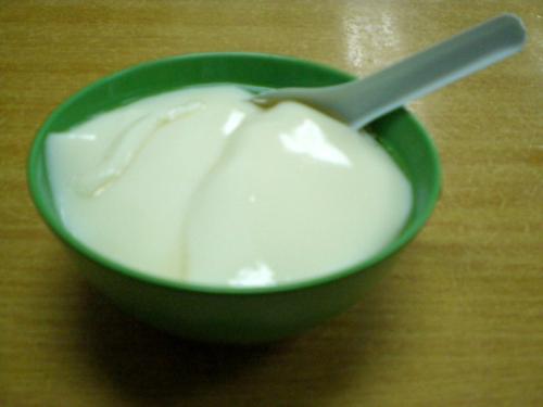 Bean curd with syrup! - A delicious desert that can be have for less than a dollar.
Goes well with fried fritters and soy milk in the morning!