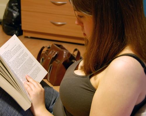 Girl reading - Beautiful and smart!