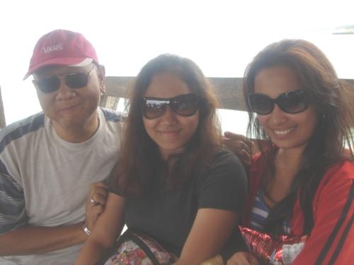 with my long hair - That's how i look with my long hair.. i'am at the right side..