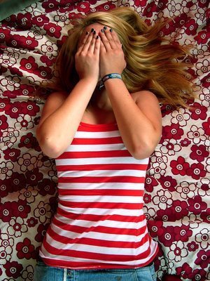 Hiding of a girl - Girl hiderence