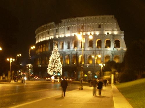 colosseus rome - This is a photo of Colosseus in Rome. I took it when i went in this magnific city. Here you can see Colosseus by night, but during the day is beautiful too!