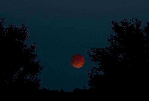 A rare and beautiful summer eclipse over Nevada in - A rare and beautiful summer eclipse over Nevada in August 2007