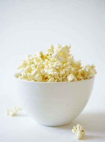 A bowl of air-popped popcorn - Snacking for diabetes...