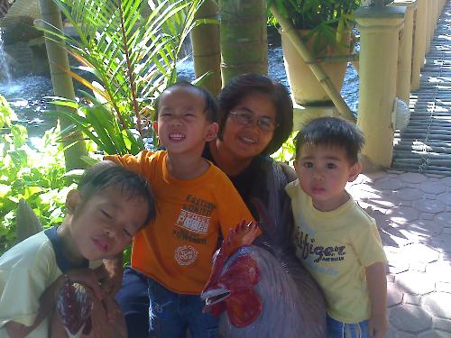 my mother and her grandkids - This photo was taken last year thus the two newest baby was not yet born, they are still in mommy's tummy. we were not able to tae photos of my mom with her 5 grandkids. just too busy eating