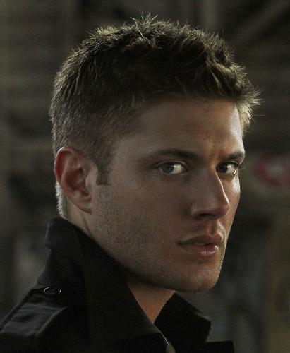 Jensen Ackles - I have no idea why i have suddenly developed a crush on this guy i didn't have crushes when i was younger but i can't help it he's hot. Hes 6ft 3 but way to skinny for me i have no idea the mind boggles, then again doubt my mind has much to do with it *wink wink*