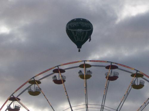 Brooks and Dunn hot air balloon - This is the Brooks and Dunn hot air balloon arriving at the fair.
