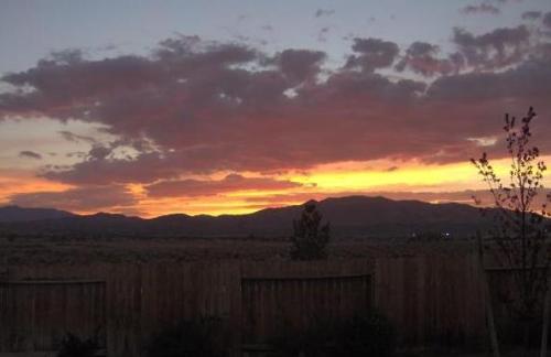 One of the best things about living in Nevada are  - One of the best things about living in Nevada are the beautiful sunsets!