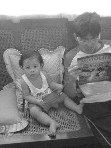 read, read, read - dad and kid reading mags