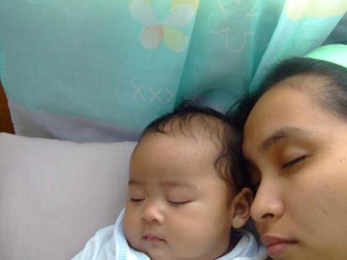 svet and mommy sleeping - sshhh..