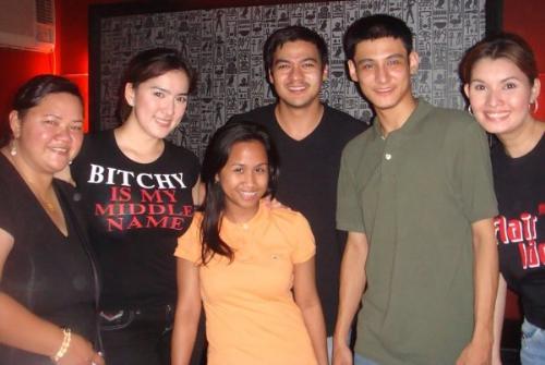 are you one of us? - feeling like a celebrity. haha! great to meet these guys.   ara mina, jomari yllana, teejay cruz (my friend) and rochelle barrameda
