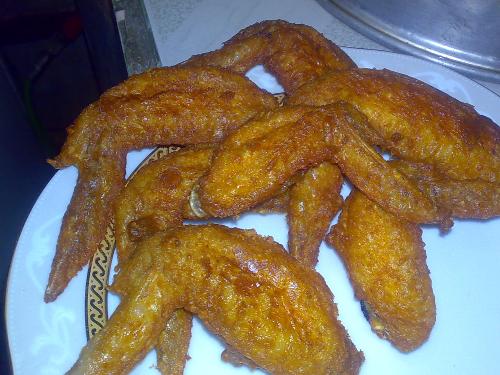 eating food - try to eat this crunchy chicken wings