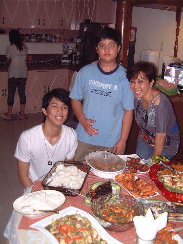 FOOD... Right here! - Its a feast at aunt Lyn's house!