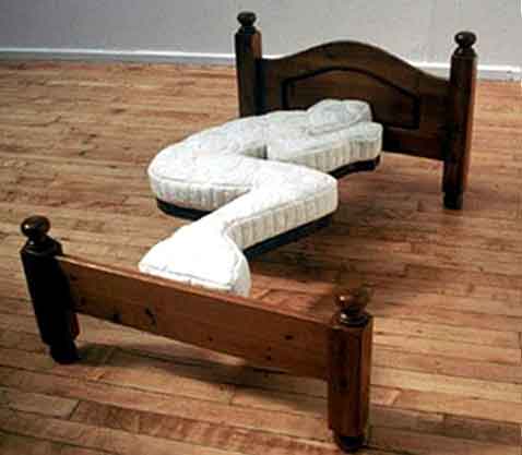 A strange bed - This is really a strange bed.