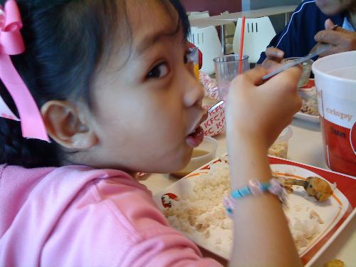 my cute sistah - it's all about cuteness and she's also photogenic..LOL