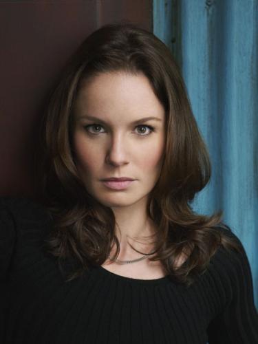 Sara Tancredi/Sarah Wayne Callies - Michael's love interest, daughter of the Illinois governor, and a doctor working at Fox River State Penitentiary before becoming involved in the conspiracy behind Lincoln Burrows' setup. She eventually shoots a corrupt government agent, William Kim, and Michael takes the fall for it, giving her freedom. Apparently brutally decapitated, her head was placed in the box at the beginning of season 3, though it was later discovered to be a ploy and she is in fact still alive. As of Season 4, she is now part of Self's covert 'A-Team' assembled to bring down The Company.