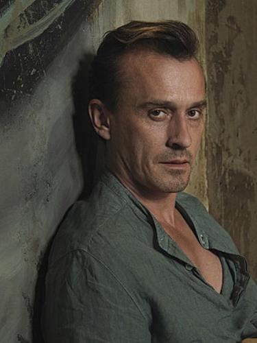 Theodore'T-Bag' Bagwell/Robert Knepper - Imprisoned at Fox River State Penitentiary with a life sentence[1] for six accounts of kidnapping, rape and murder. He escapes with Michael's help and reconnects with his previous family by kidnapping them. He frees them after an emotional outbreak, however. He goes to Panama and ends up in Sona for killing a number of prostitutes. T-Bag took over Sona after killing its former ruler, Lechero. However, sometime between Season 3 and 4, he has broken out of Sona along with Sucre and Bellick and is now on a mission to head back to the US to settle the score with Michael for double-crossing him on the escape from Sona at the end of Season 3.