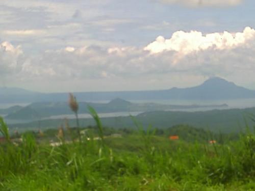 view at tagaytay - this photo taken in tagaytay.. i love this view...