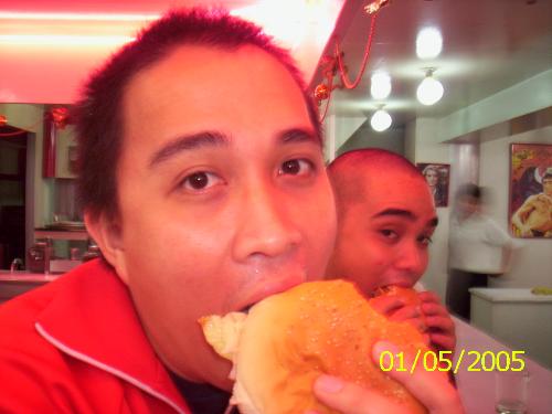 Burger Days at Baguio - Uo north here in the Philippines there is a place called "City of Pines". The place is Baguio City. Here I am enjoying a juicy burger from a nostalgic diner "50&#039;s Diner" near Abanao Square. I miss this simple but fun days. Now I&#039;m back in the concrete jungle I had to deal with high traffic burger joints.