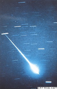 what is meteor - defined in scientific terms ,a meteor is the brief streak of light that accompanies the flight of a particle of matter from outer space through the earth's atmosphere .the particle may be as small as grain or as large as one of the planets called asteroids.