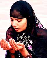 praying - muslim women praying