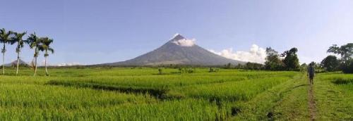 Mayon Volcano - Just a another nice view.. =)