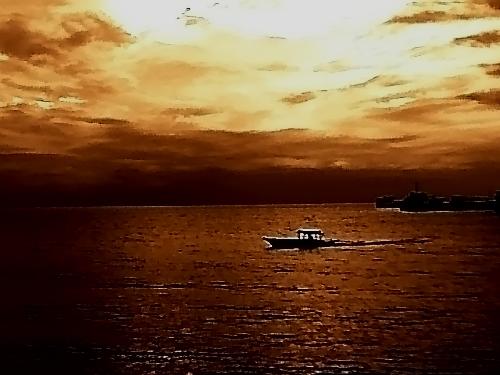 sunset at bay walk - this photo is take at bay walk city of naga...love the sun set it reminds me of the golden light.