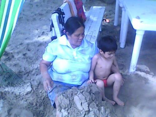 the sand is dirty nanay - Miguel afraid to play with sand at Batangas beach