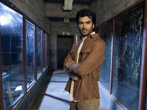 Mohinder Suresh (Sendhil Ramamurthy) - Mohinder Suresh (Sendhil Ramamurthy) is an Indian gene-biologist, and he's the main narrating character of Heroes. His father, Chandra Suresh, wrote a book about evolution, and was killed by Sylar. Mohinder Suresh is using his father’s genetic research to track down people who have developed special abilities and warn them about Sylar.
