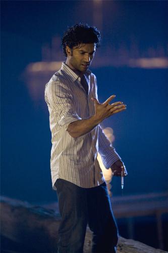 Mohinder Suresh (Sendhil Ramamurthy) - Mohinder Suresh (Sendhil Ramamurthy) is an Indian gene-biologist, and he's the main narrating character of Heroes. His father, Chandra Suresh, wrote a book about evolution, and was killed by Sylar. Mohinder Suresh is using his father’s genetic research to track down people who have developed special abilities and warn them about Sylar.