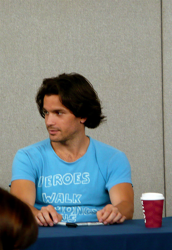 Isaac Mendez (Santiago Cabrera) - Isaac Mendez (Santiago Cabrera) a New York artist with the ability to paint images of the future. At first he can only do so while on heroin, but finds he can still do so after he cleans up.