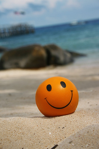 The sun, the beach, the smiley guy - Be happy!